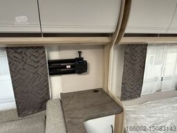 HOBBY De Luxe 560 KMFe GARAGE 2000 kg