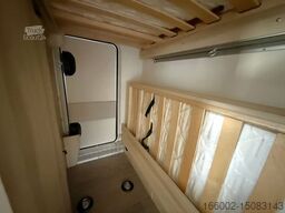 HOBBY De Luxe 560 KMFe GARAGE 2000 kg