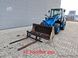 Caterpillar 906 M Bucket + Forks!