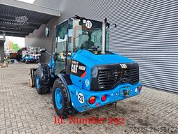 Caterpillar 906 M Bucket + Forks!