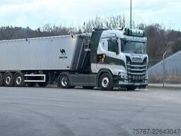 WIELTON 50 cbm, Kombi-Pendel, Lift, Plastikauskleidung