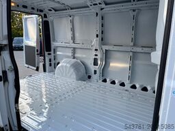 FIAT Ducato 33 L2H1 RüKa CarPlay 260Grad Türen DAB