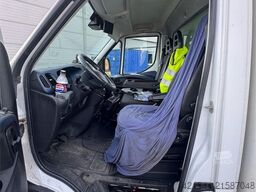Iveco 35S16 Box truck w/ side door and lift
