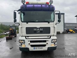 MAN TGA 26.480 6x4 Tandem Hook truck w/ 20 t/m hook an