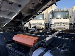 Mercedes-Benz Axor 1829 K 4X2 Kipper mit Kran Atlas 125.2
