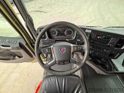 Scania R 520 8x4 RETARDER / FULL STEEL / BOX L=5565 mm