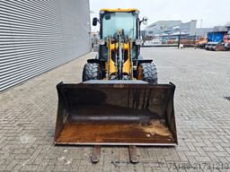 JCB 407 T4 Bucket + Forks!