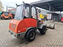 Atlas AR 40 Bucket + Forks