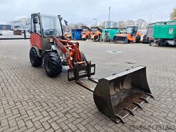 Atlas AR 40 Bucket + Forks