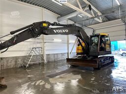 Volvo ECR 235EL w/ rototilt, tooth bucket and sanding bu