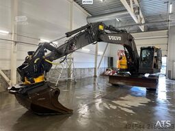 Volvo ECR 235EL w/ rototilt, tooth bucket and sanding bu