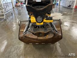 Volvo ECR 235EL w/ rototilt, tooth bucket and sanding bu
