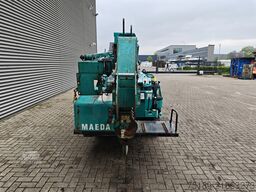 Maeda MC 405 CRME 2 x Jip!