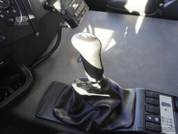 Renault D19 Wide 4x2 E6 / Lamberet 22 EPAL refri