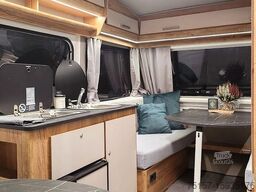 NIEWIADOW Wohnwagen Camping GFK Aufbau 850kg GG 100mk/h