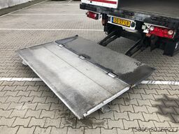 Schmitz Cargobull SCB S3B / Box Trailer / Loadlift 2000 kg / APK ...