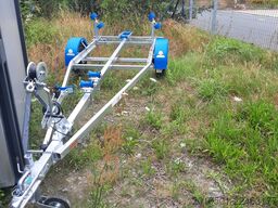 NEU Bootsanhänger verstellbar 750 kg feuerverzinkt