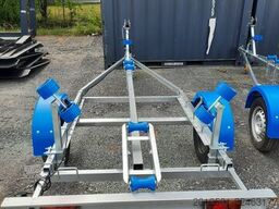 NEU Bootsanhänger verstellbar 750 kg feuerverzinkt