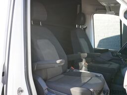 Volkswagen Crafter 2.0 TDI 140PK L3H3 EURO 6 - Airco - Nav...