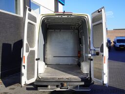 Volkswagen Crafter 2.0 TDI 140PK L3H3 EURO 6 - Airco - Nav...