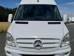 Mercedes-Benz Sprinter 516 Minibus – 16+1 Seats