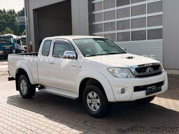 TOYOTA Hilux Extra Cab Life 4x4