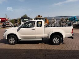 TOYOTA Hilux Extra Cab Life 4x4