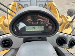 CATERPILLAR 930M Radlader mit Schaufel 2.090 BTH
