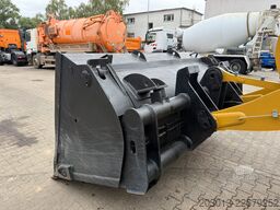 CATERPILLAR 930M Radlader mit Schaufel 2.090 BTH
