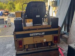 Caterpillar CB-214B Vibratory Roller