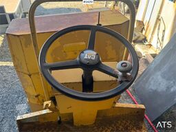 Caterpillar CB-214B Vibratory Roller