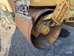 Caterpillar CB-214B Vibratory Roller