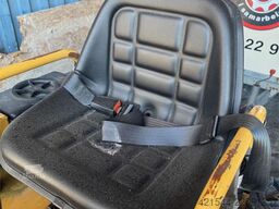 Caterpillar CB-214B Vibratory Roller