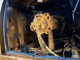 Hyundai Robex 210LC- 3H excavator. Replaced tracks 100 hou