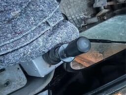 Hyundai Robex 210LC- 3H excavator. Replaced tracks 100 hou