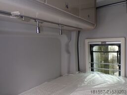 BÜRSTNER Lineo C 550 Tageszulassung / Schlafdach, Automat