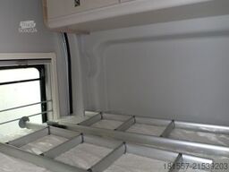 BÜRSTNER Lineo C 550 Tageszulassung / Schlafdach, Automat