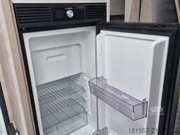 BÜRSTNER Lineo C 550 Markise / 170 PS