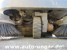 Hako Jonas 980VH Benzin Parkplatzkehrmaschine
