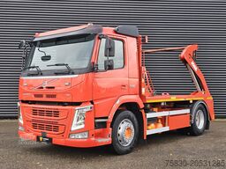 Volvo FM 330 / PORTAAL / ABSETZKIPPER