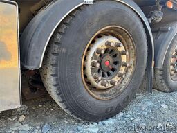 VAK Skapsemi Box Semi-Trailer with full side opening a