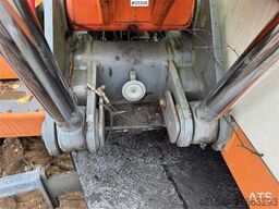 Atlas 1304 w/ 1 backhoe bucket Low Hours!