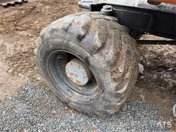 Atlas 1304 w/ 1 backhoe bucket Low Hours!