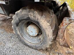 Atlas 1304 w/ 1 backhoe bucket Low Hours!