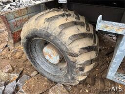 Atlas 1304 w/ 1 backhoe bucket Low Hours!