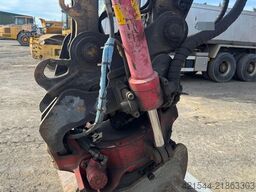 Komatsu PW160-8 Wheel Excavator with tilt and 2 buckets