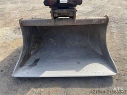 Komatsu PW160-8 Wheel Excavator with tilt and 2 buckets