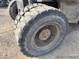 Komatsu PW160-8 Wheel Excavator with tilt and 2 buckets