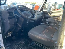 Mercedes-Benz Accelo 915 4x2 Closed Cargo Truck