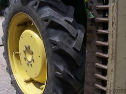 John Deere 920 mit Mähbalken